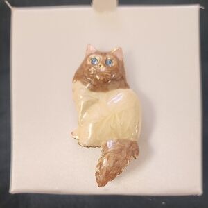 Elegant Cat Brooch - Cream and Brown